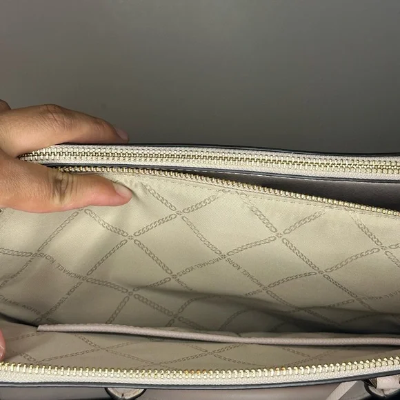 Michael Kors light pink Tote with Gold Accents and Structured Design - Picture 14 of 16